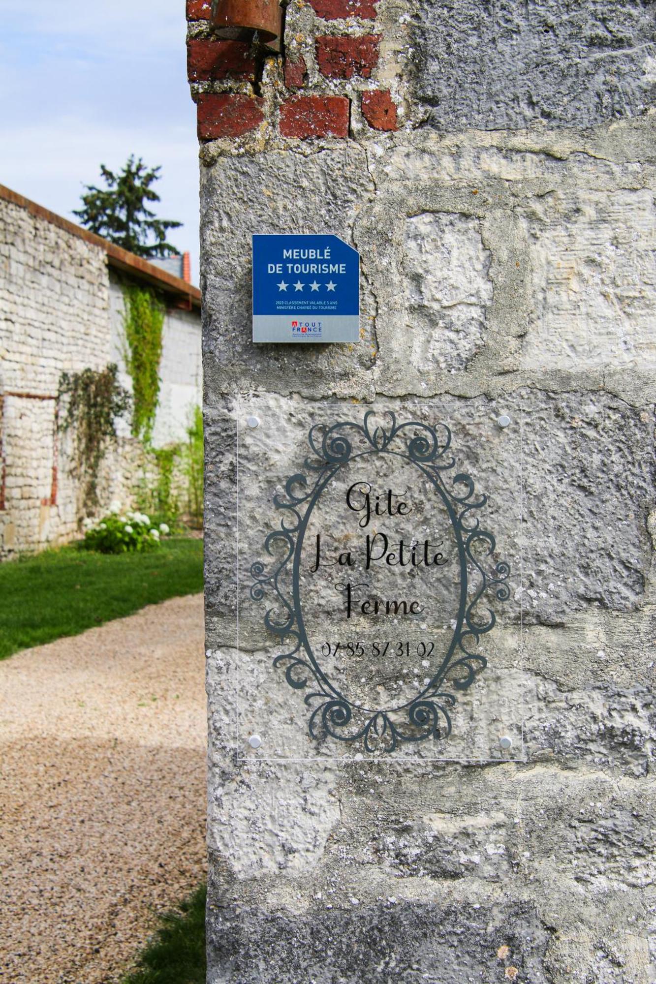 Gite La Petite Ferme Clermont-les-Fermes Exterior foto